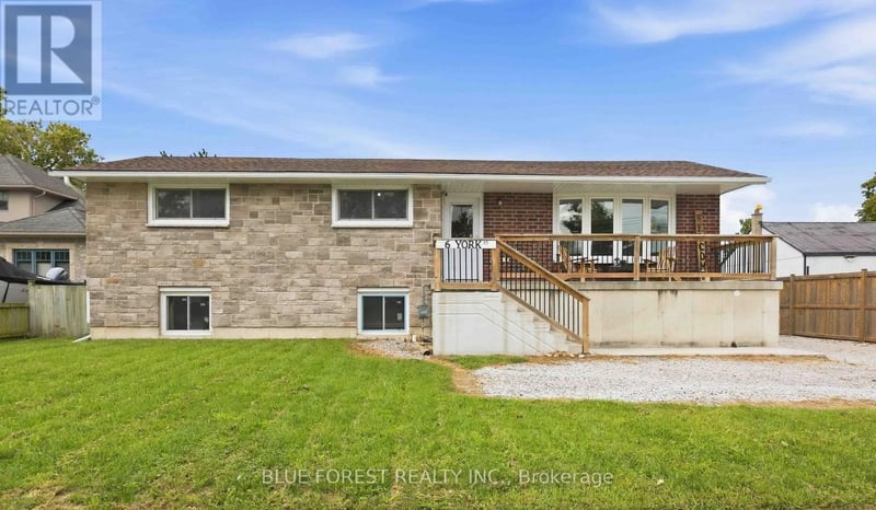 6 YORK Street, Lambton Shores (Forest), Ontario, N0N1J0, Lambton Shores (Forest), Ontario — photo 1 of 5
