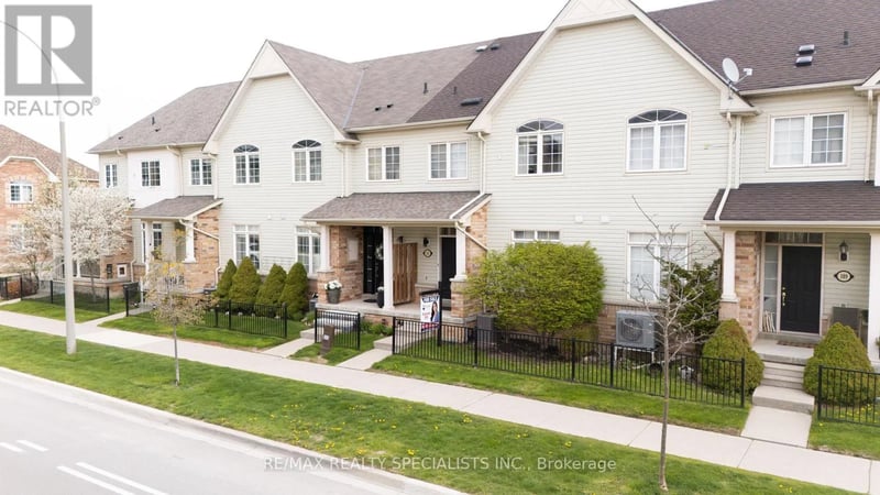 111 Civic Centre Drive, Whitby (Pringle Creek), Ontario, L1R0C8, Whitby (Pringle Creek), Ontario — photo 1 of 5