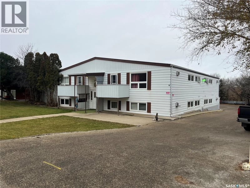 250 Home STREET W, Moose Jaw, Saskatchewan, S6H7H8, Moose Jaw, Saskatchewan — photo 1 of 5