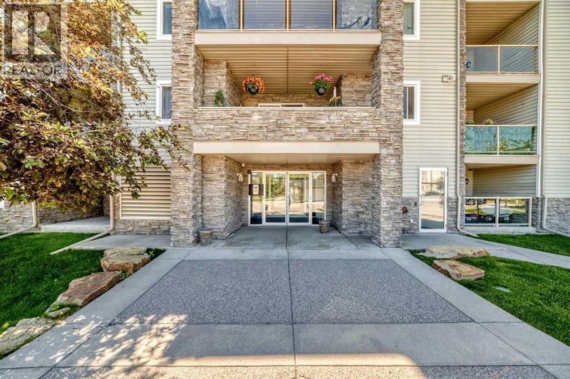 5500 Somervale Court Southwest, Calgary, Alberta, T2Y4L9, Calgary, Alberta — photo 1 of 5