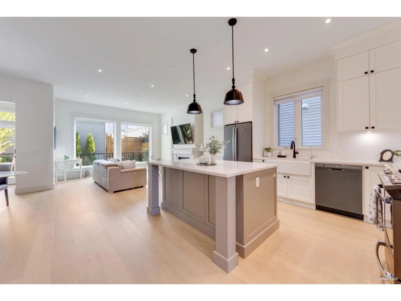 19748 75A Avenue, Langley, British Columbia, V2Y5K2, Langley, British Columbia — photo 1 of 5