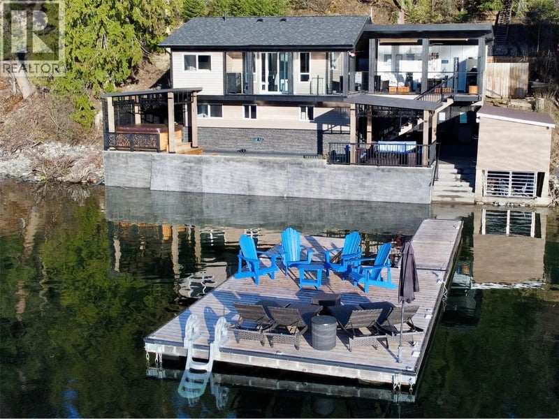 3127 East Lake Drive, Christina Lake, British Columbia, V0H1E1, Christina Lake, British Columbia — photo 1 of 5