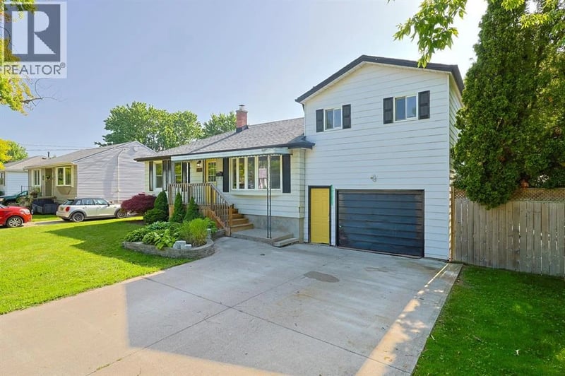 898 GRANDVIEW Avenue, Sarnia, Ontario, N7V3X2, Sarnia, Ontario — photo 1 of 5