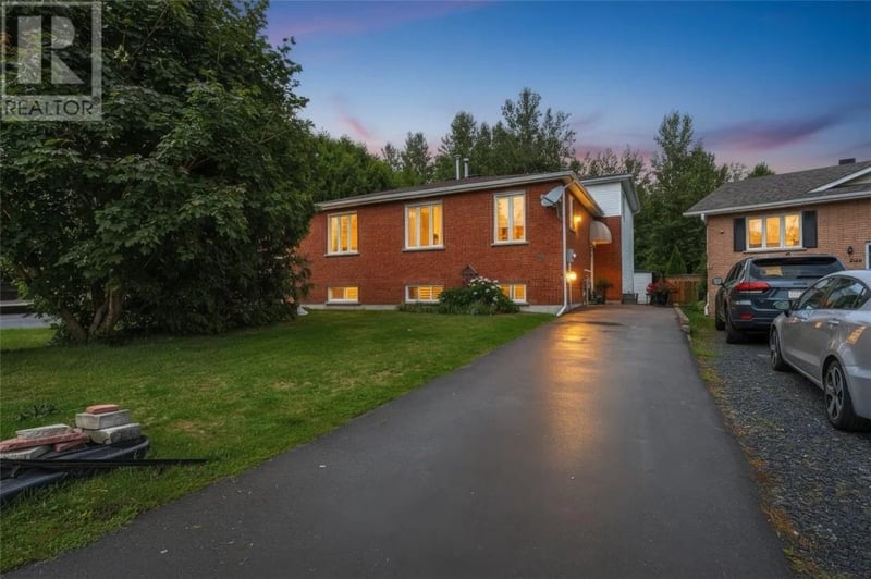 214 Benita Boulevard, Greater Sudbury, Ontario, P3A5Z5, Greater Sudbury, Ontario — photo 1 of 5