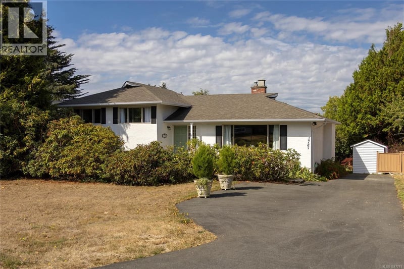 1787 Penshurst Road, Saanich, British Columbia, V8N2N6, Saanich, British Columbia — photo 1 of 5