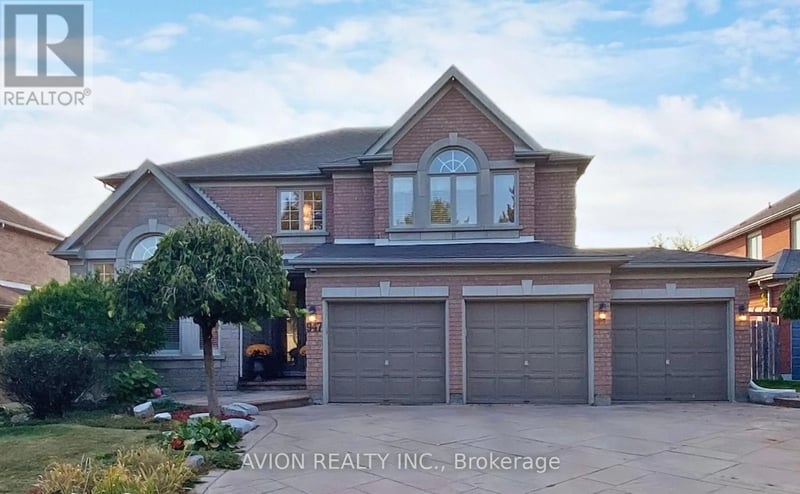 BSMT-947 Northern Prospect Crescent, Newmarket (Stonehaven-Wyndham), Ontario, L3X1N8, Newmarket (Stonehaven-Wyndham), Ontario — photo 1 of 5