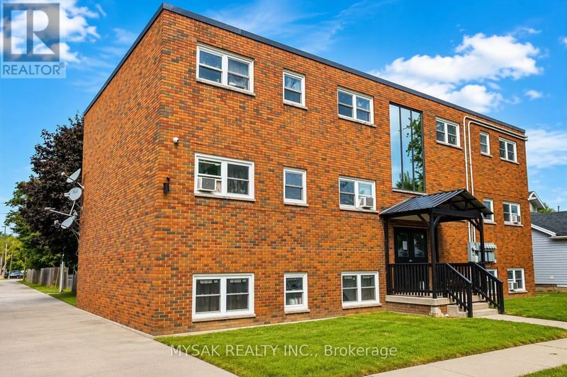 106 Lorne Avenue, Chatham-Kent (Chatham), Ontario, N7M1S1, Chatham-Kent (Chatham), Ontario — photo 1 of 5