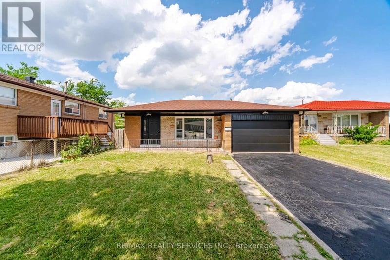7493 Netherwood Road, Mississauga (Malton), Ontario, L4T2N7, Mississauga (Malton), Ontario — photo 1 of 5