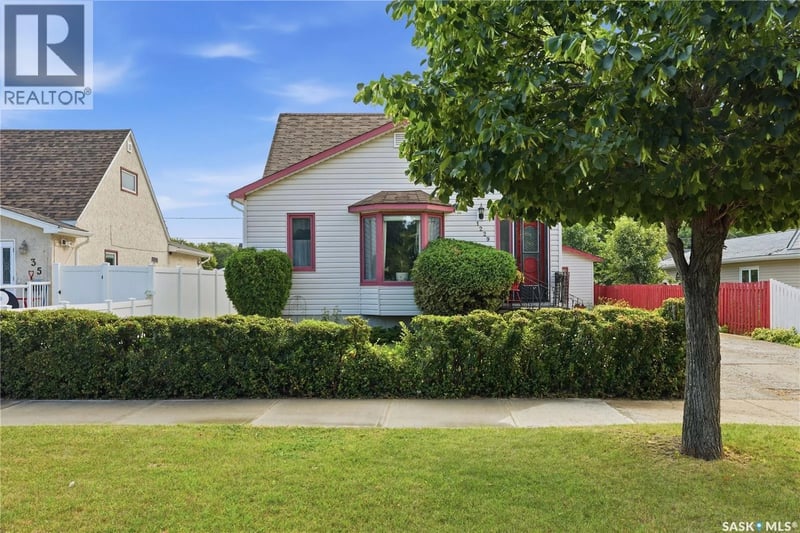 1229 Willow AVENUE, Moose Jaw, Saskatchewan, S6H1H1, Moose Jaw, Saskatchewan — photo 1 of 5
