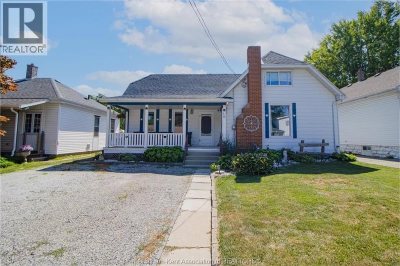 16 Sheldon Avenue, Chatham, Ontario, N7L3M3, Chatham, Ontario — photo 1 of 5