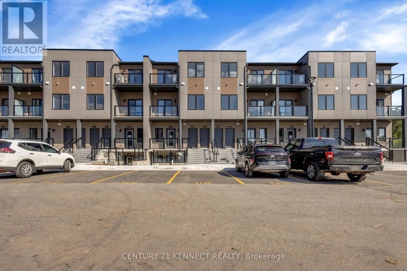 #82 42 Lowes Road West, Guelph (Clairfields/Hanlon Business Park), Ontario, N1G4X2, Guelph (Clairfields/Hanlon Business Park), Ontario — photo 1 of 5