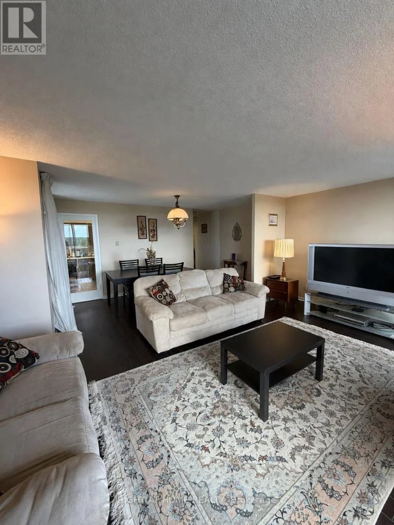#802 60 Inverlochy Boulevard, Markham (Royal Orchard), Ontario, L3T4T7, Markham (Royal Orchard), Ontario — photo 1 of 5