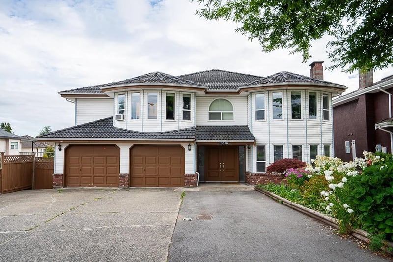 13398 89 Avenue, Surrey, British Columbia, V3V7W1, Surrey, British Columbia — photo 1 of 5