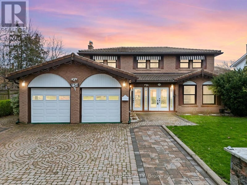 #Upper 754 Eyer Drive, Pickering (West Shore), Ontario, L1W3C2, Pickering (West Shore), Ontario — photo 1 of 5