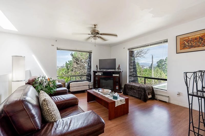 10956 128A Street, Surrey, British Columbia, V3T3G2, Surrey, British Columbia — photo 1 of 5