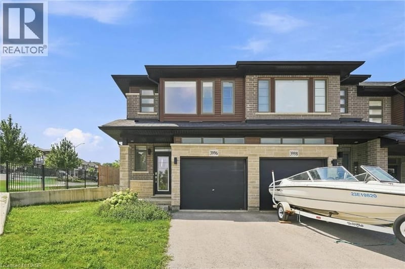 3996 CROWN Street, Beamsville, Ontario, L3J0S6, Beamsville, Ontario — photo 1 of 5