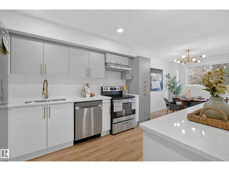 3320 130A AV NW, Edmonton, Alberta, T5A3K3, Edmonton, Alberta — photo 1 of 5