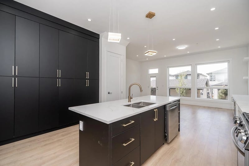 20547 74B Avenue, Langley, British Columbia, V2Y3S8, Langley, British Columbia — photo 1 of 5