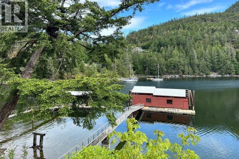 13119 NARROWS Road, Madeira Park, British Columbia, V0N2H1, Madeira Park, British Columbia — photo 1 of 5