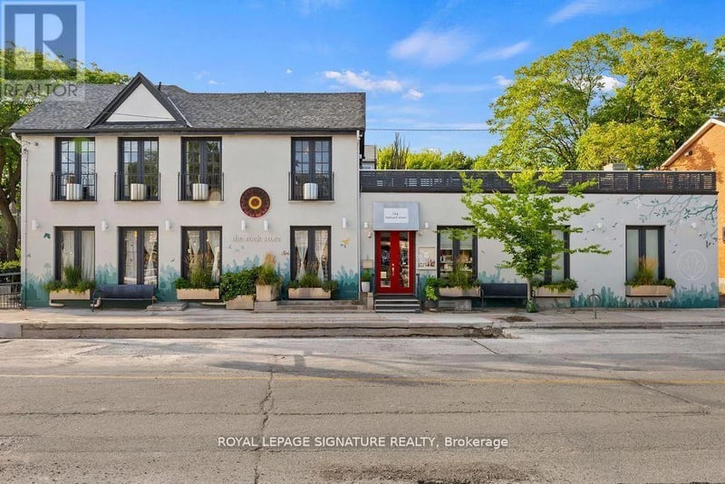154 Harbord Street, Toronto (Annex), Ontario, M5S1H2, Toronto (Annex), Ontario — photo 1 of 5