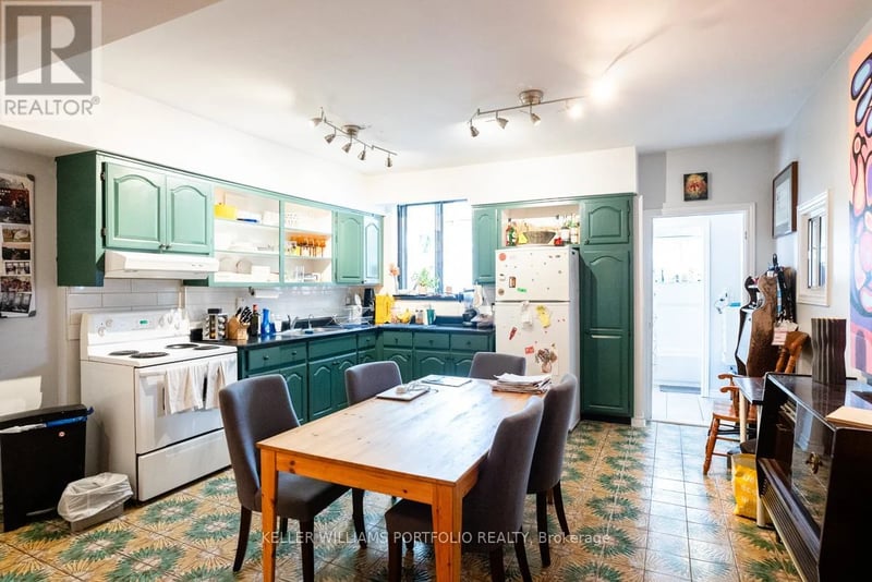 #Main Fl 184 Franklin Avenue, Toronto (Dovercourt-Wallace Emerson-Junction), Ontario, M6P3Y8, Toronto (Dovercourt-Wallace Emerson-Junction), Ontario — photo 1 of 5