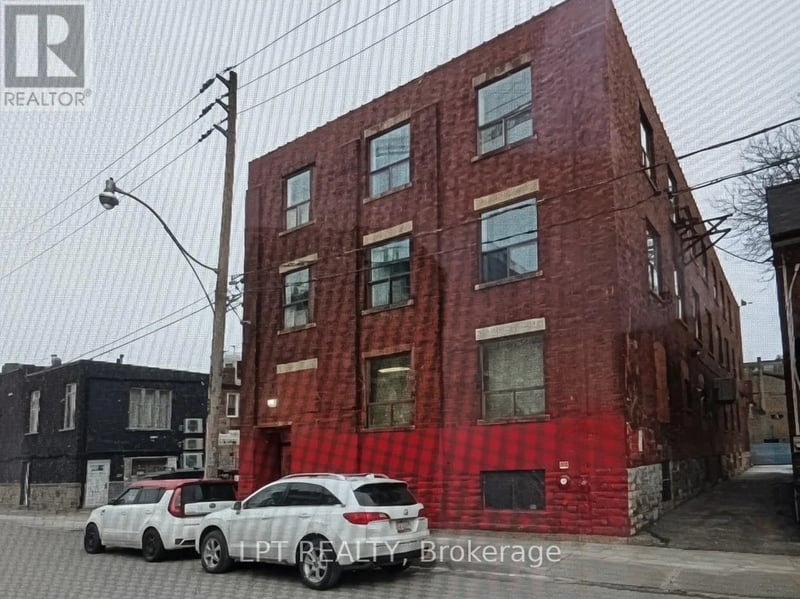 17 Paton Road, Toronto (Dovercourt-Wallace Emerson-Junction), Ontario, M6H1R7, Toronto (Dovercourt-Wallace Emerson-Junction), Ontario — photo 1 of 4
