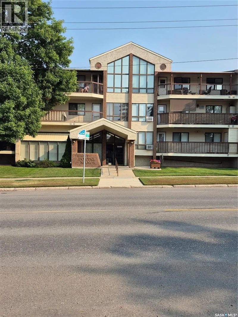 102 3220 33rd STREET W, Saskatoon, Saskatchewan, S7L6K3, Saskatoon, Saskatchewan — photo 1 of 5