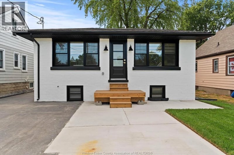 557 ELINOR Street, Windsor, Ontario, N8P1E3, Windsor, Ontario — photo 1 of 5