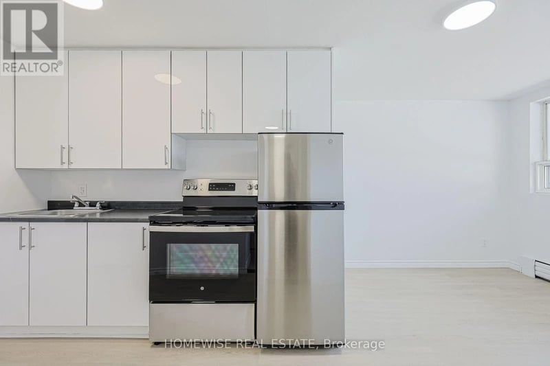 #107 2204 Dufferin Street, Toronto (Caledonia-Fairbank), Ontario, M6E3R8, Toronto (Caledonia-Fairbank), Ontario — photo 1 of 5