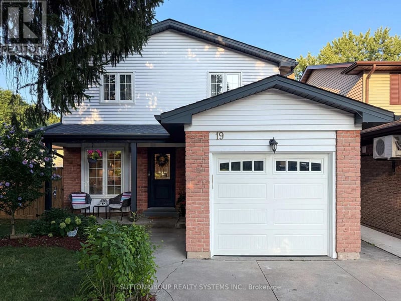 19 Parkway Place, Hamilton (Dundas), Ontario, L9H6K3, Hamilton (Dundas), Ontario — photo 1 of 5