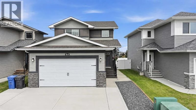 64 Henderson Crescent, Penhold, Alberta, T0M1R0, Penhold, Alberta — photo 1 of 5