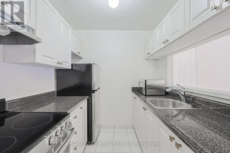 #105 485 Kingston Road, Toronto (The Beaches), Ontario, M4L1V6, Toronto (The Beaches), Ontario — photo 1 of 5