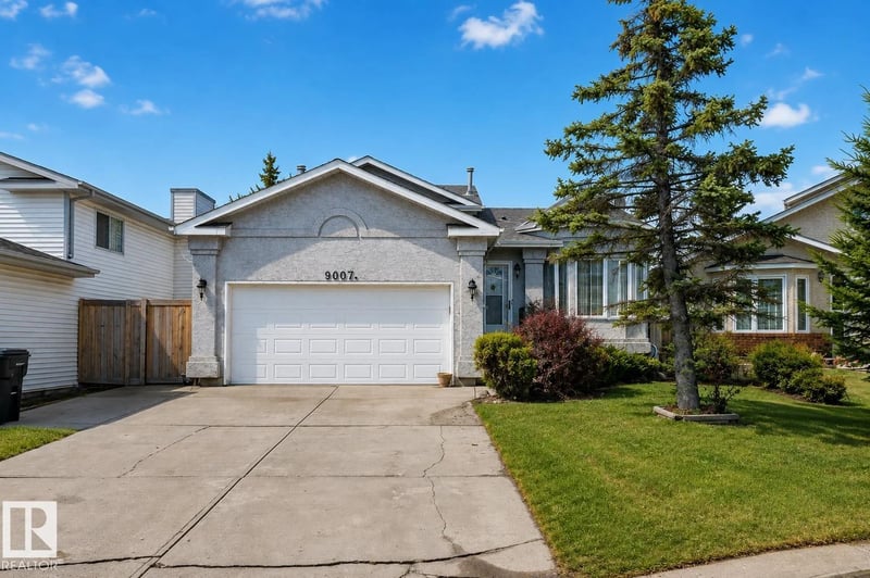 9007 169 AV NW, Edmonton, Alberta, T5Z2X5, Edmonton, Alberta — photo 1 of 5