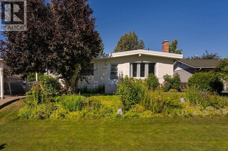 5807 OXFORD Drive, Prince George, British Columbia, V2N2E5, Prince George, British Columbia — photo 1 of 5
