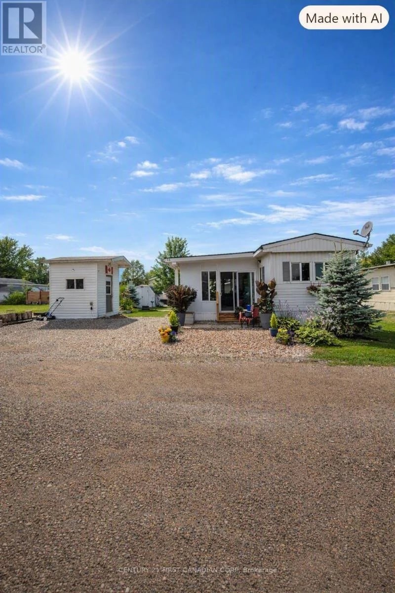 #30 79681 Bluewater Highway, Central Huron (Goderich), Ontario, N7A3X8, Central Huron (Goderich), Ontario — photo 1 of 5