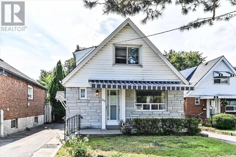 292 Glebemount Avenue, Toronto (East York), Ontario, M4C3V3, Toronto (East York), Ontario — photo 1 of 5