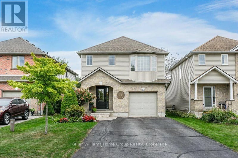 19 Peglar Crescent, Centre Wellington (Fergus), Ontario, N1M3T2, Centre Wellington (Fergus), Ontario — photo 1 of 5