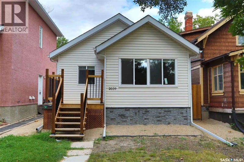2039 WALLACE STREET, Regina, Saskatchewan, S4N4A3, Regina, Saskatchewan — photo 1 of 5