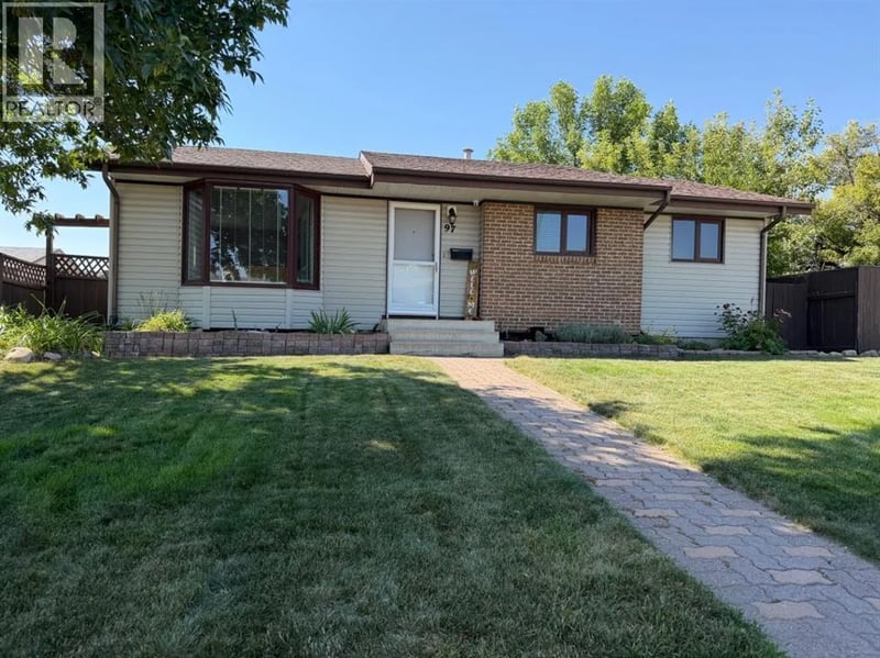 97 Greenview Close North, Lethbridge, Alberta, T1H4K8, Lethbridge, Alberta — photo 1 of 5