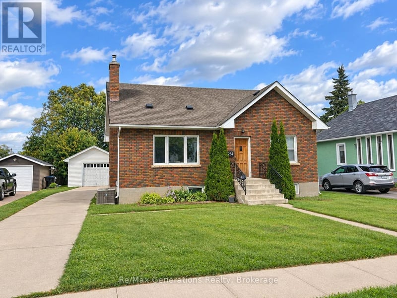 251 Francis Street West, Thunder Bay (Westfort), Ontario, P7C4C1, Thunder Bay (Westfort), Ontario — photo 1 of 5