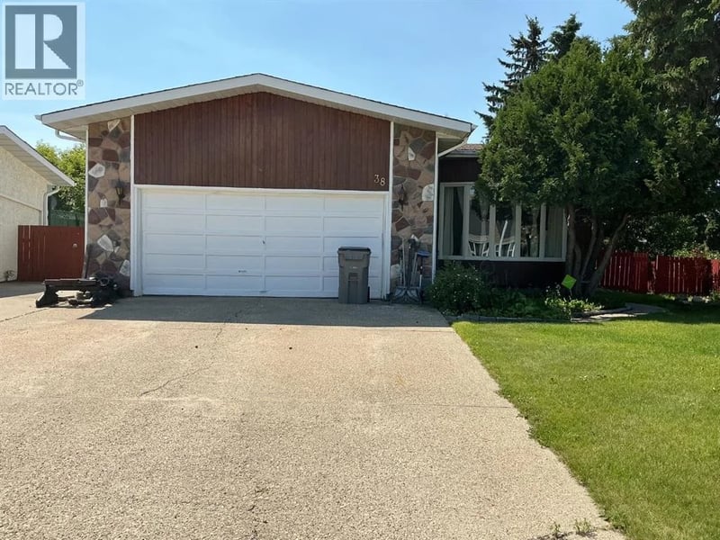38 KIMZEY Crossing, Whitecourt, Alberta, T7S1G1, Whitecourt, Alberta — photo 1 of 5