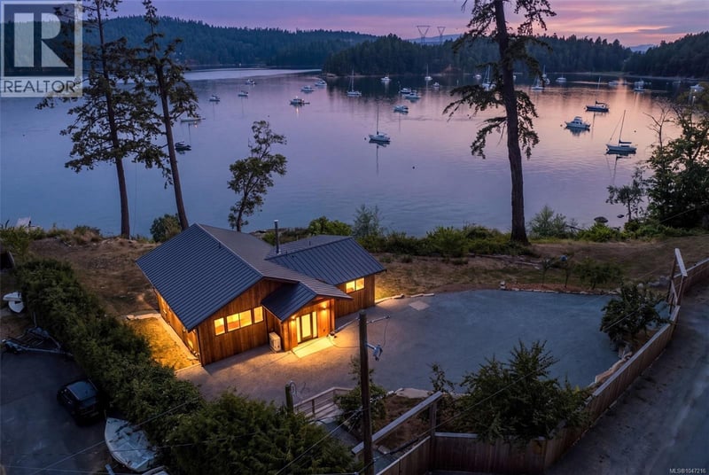 479 Montague Park Road, Galiano Island, British Columbia, V0N1P0, Galiano Island, British Columbia — photo 1 of 5