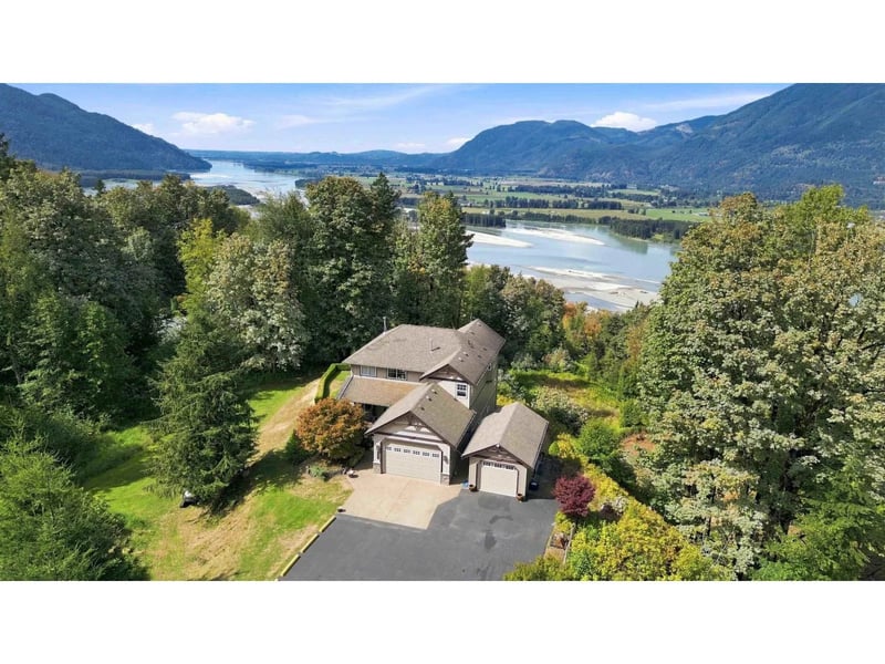 43251 SALMONBERRY Drive, Chilliwack, British Columbia, V2R4A4, Chilliwack, British Columbia — photo 1 of 5