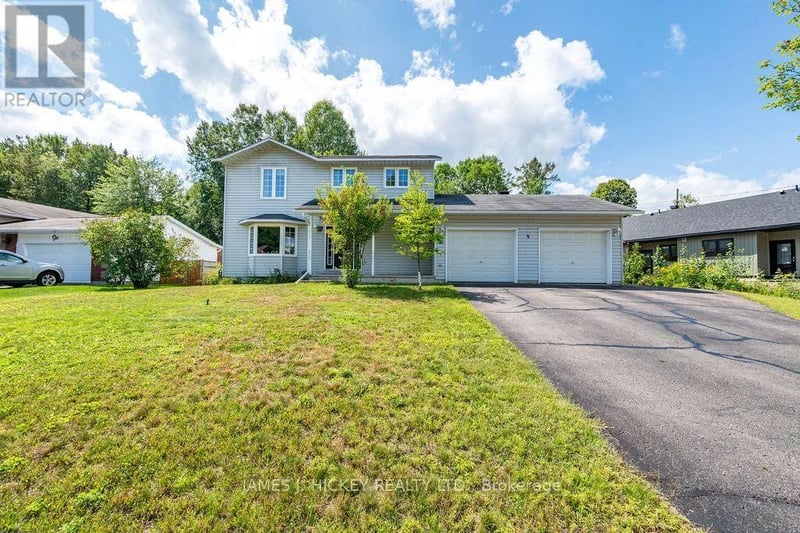 4 Banting Drive, Deep River, Ontario, K0J1P0, Deep River, Ontario — photo 1 of 5