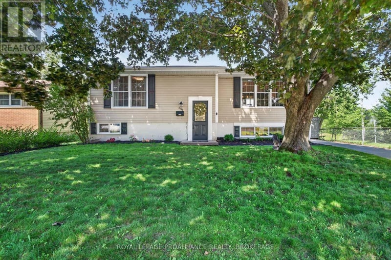 691 Aylmer Crescent, Kingston (South of Taylor-Kidd Blvd), Ontario, K7M6L7, Kingston (South of Taylor-Kidd Blvd), Ontario — photo 1 of 5