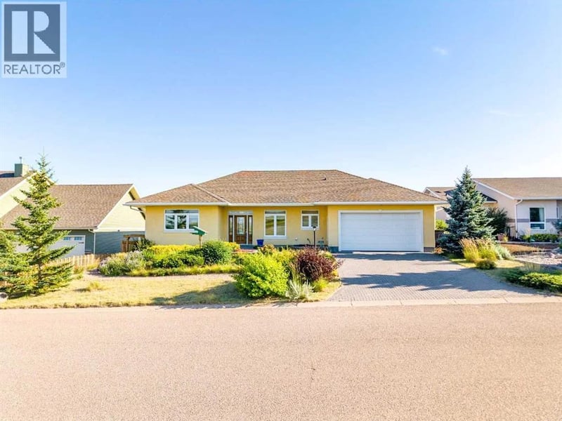 416 7 Avenue Northeast, Milk River, Alberta, T0K1M0, Milk River, Alberta — photo 1 of 5