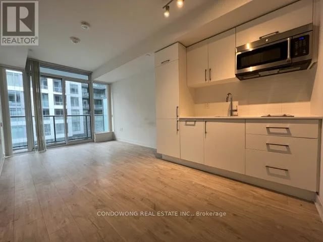 #1014W 27 Bathurst Street, Toronto (Waterfront Communities), Ontario, M5V0R1, Toronto (Waterfront Communities), Ontario — photo 1 of 5