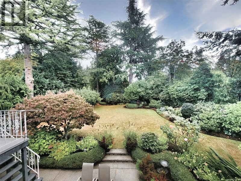 4575 Sumner Place, Saanich, British Columbia, V8N3V8, Saanich, British Columbia — photo 1 of 5