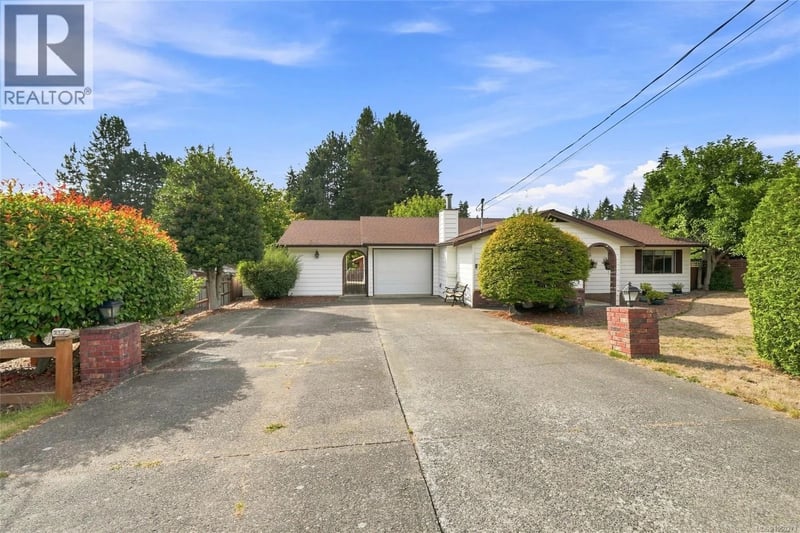 517 Hall Road, Qualicum Beach, British Columbia, V9K1B7, Qualicum Beach, British Columbia — photo 1 of 5