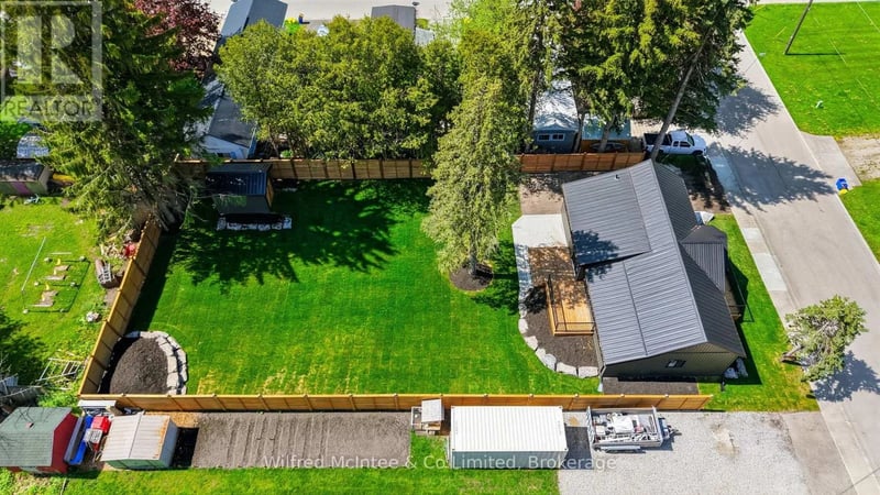 550 Wellington Street, Minto, Ontario, N4W3G9, Minto, Ontario — photo 1 of 5